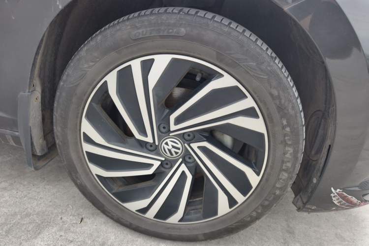 Used Volkswagen Sagitar 2021 280TSI DSG Excellence Edition Right Front Wheel Hub