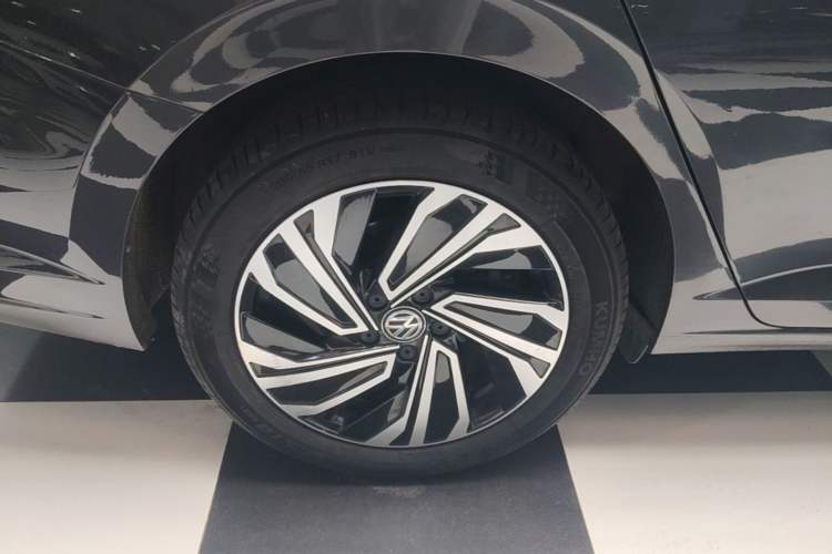 Used Volkswagen Sagitar 2021 280TSI DSG Excellence Edition Right Rear Wheel Hub