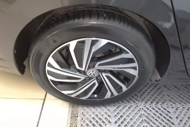 Used Volkswagen Sagitar 2021 280TSI DSG Excellence Edition Right Rear Wheel Hub