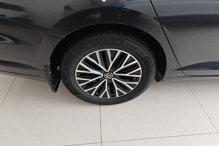Used Volkswagen Sagitar 2021 280TSI DSG Comfort Connect Edition Right Rear Wheel Hub