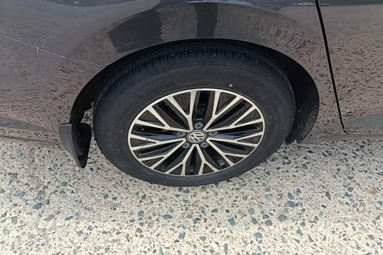 Used Volkswagen Sagitar 2021 200TSI DSG Comfort Connect Edition Right Rear Wheel Hub