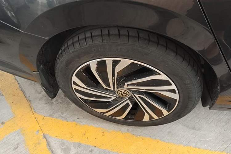 Used Volkswagen Sagitar 2021 280TSI DSG Excellence Edition Right Rear Wheel Hub