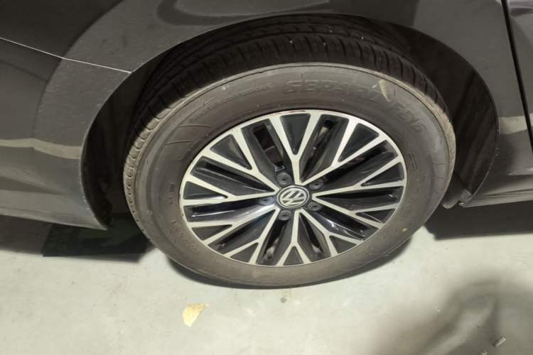 Used Volkswagen Sagitar 2021 280TSI DSG Comfort Connect Edition Right Rear Wheel Hub