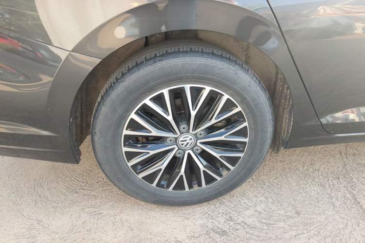 Used Volkswagen Sagitar 2021 280TSI DSG Comfort Connect Edition Right Rear Wheel Hub