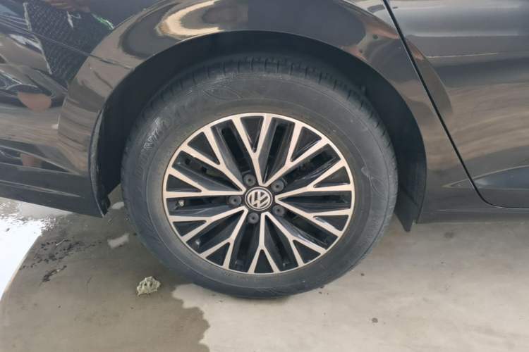 Used Volkswagen Sagitar 2021 280TSI DSG Comfort Connect Edition Right Rear Wheel Hub