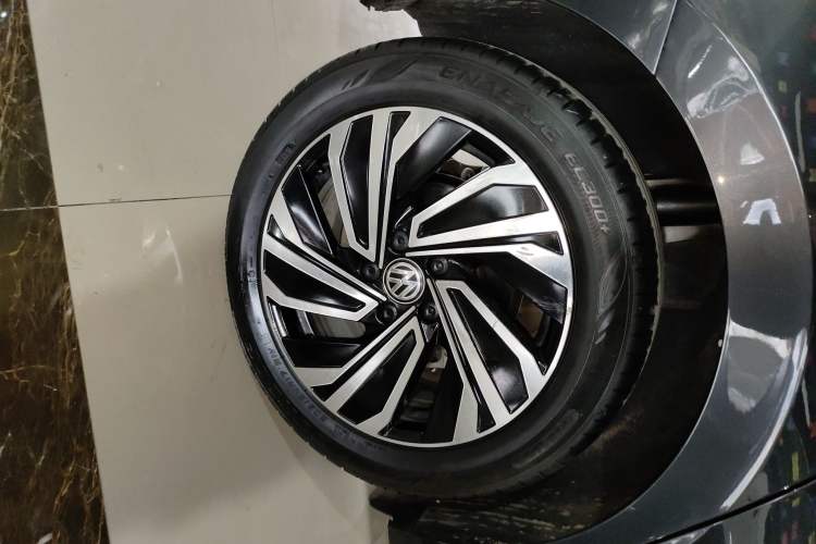 Used Volkswagen Sagitar 2021 200TSI DSG Excellence Edition Right Rear Wheel Hub