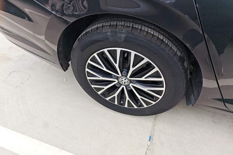 Used Volkswagen Sagitar 2021 280TSI DSG Comfort Connect Edition Right Rear Wheel Hub
