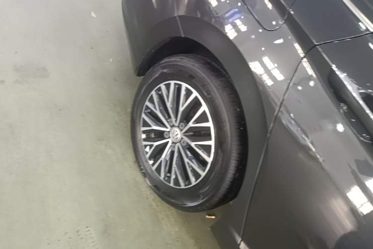 Used Volkswagen Sagitar 2021 280TSI DSG Comfort Connect Edition Right Rear Wheel Hub