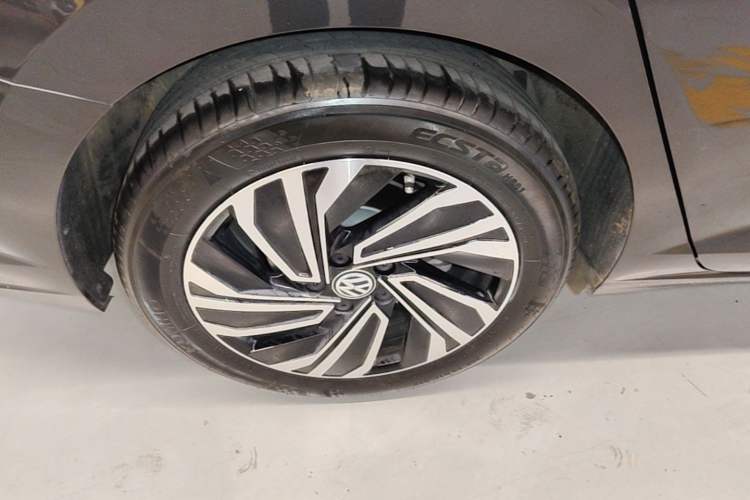 Used Volkswagen Sagitar 2021 280TSI DSG Excellence Edition Right Rear Wheel Hub