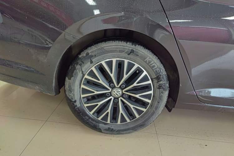 Used Volkswagen Sagitar 2021 280TSI DSG Comfort Connect Edition Right Rear Wheel Hub