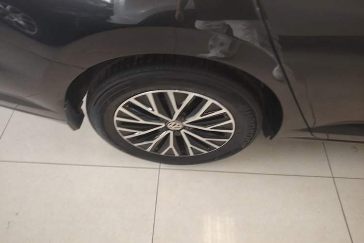 Used Volkswagen Sagitar 2021 280TSI DSG Comfort Connect Edition Right Rear Wheel Hub