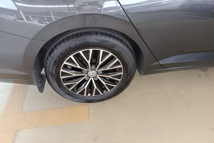 Used Volkswagen Sagitar 2021 280TSI DSG Comfort Connect Edition Right Rear Wheel Hub