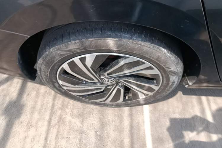 Used Volkswagen Sagitar 2021 280TSI DSG Excellence Edition Right Rear Wheel Hub
