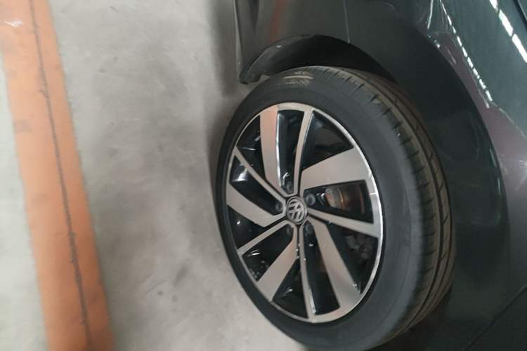 Used Volkswagen Sagitar 2021 280TSI DSG Excellence Edition Right Rear Wheel Hub
