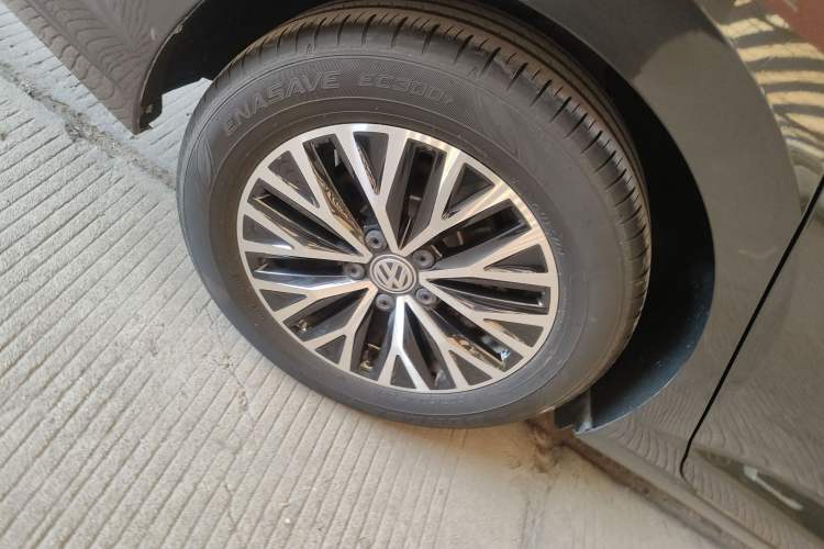 Used Volkswagen Sagitar 2021 280TSI DSG Comfort Connect Edition Right Rear Wheel Hub