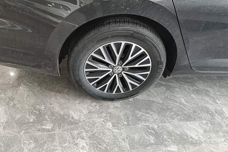 Used Volkswagen Sagitar 2021 280TSI DSG Excellence Edition Right Rear Wheel Hub
