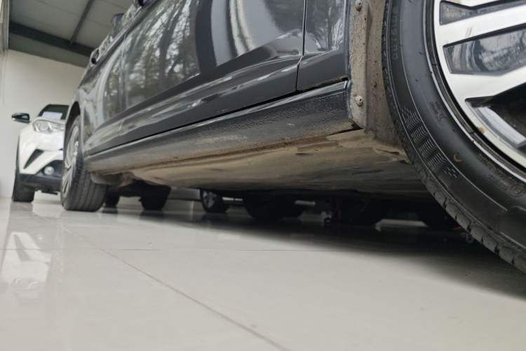 Used Volkswagen Sagitar 2021 200TSI DSG Excellence Edition Right Side Sill