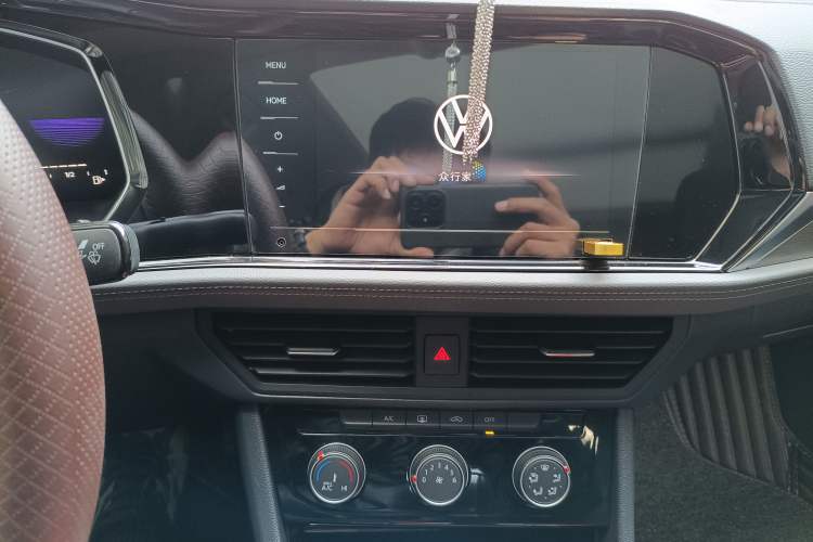 Used Volkswagen Sagitar 2021 200TSI DSG Comfort Connect Edition Audio And AC Panel