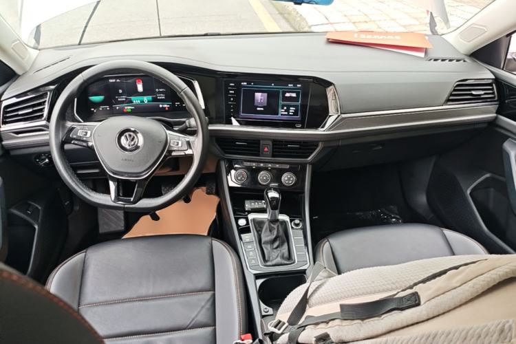 Used Volkswagen Sagitar 2021 280TSI DSG 30th Anniversary Edition Center Console