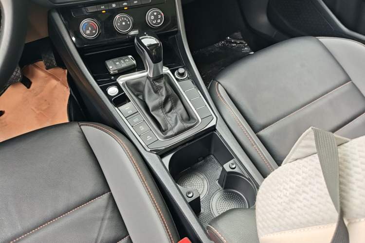 Used Volkswagen Sagitar 2021 280TSI DSG 30th Anniversary Edition Gear Lever