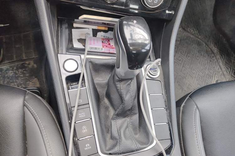 Used Volkswagen Sagitar 2021 200TSI DSG Excellence Edition Gear Lever