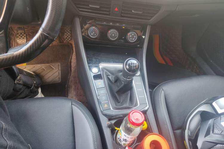 Used Volkswagen Sagitar 2021 200TSI Manual Overdrive Edition Gear Lever