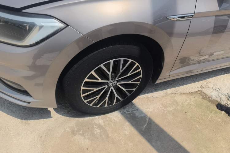 Used Volkswagen Sagitar 2021 280TSI DSG Comfort Connect Edition Left Front Wheel Hub