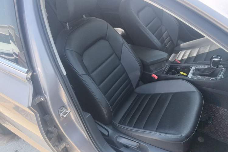 Used Volkswagen Sagitar 2021 280TSI DSG Comfort Connect Edition Right Front Seat