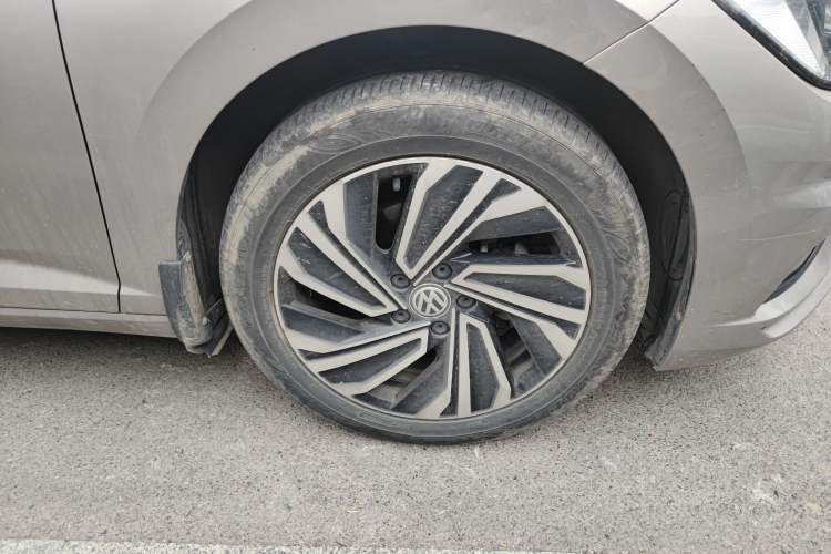 Used Volkswagen Sagitar 2021 200TSI DSG Excellence Edition Right Front Wheel Hub