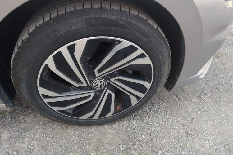 Used Volkswagen Sagitar 2021 200TSI Manual Overdrive Edition Right Front Wheel Hub