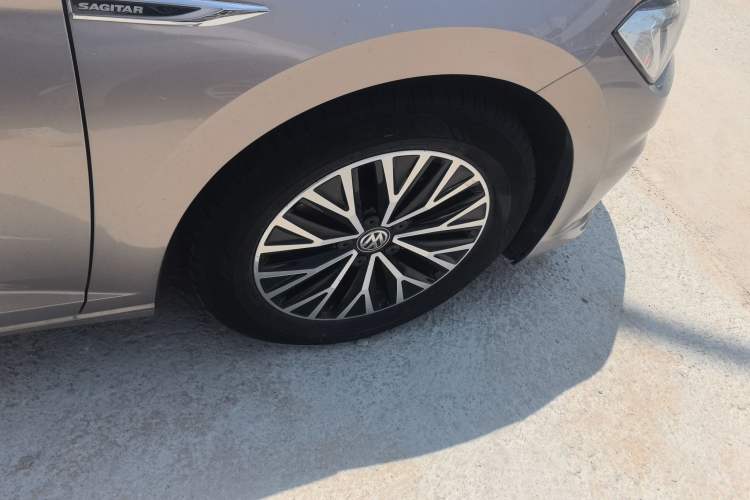 Used Volkswagen Sagitar 2021 280TSI DSG Comfort Connect Edition Right Rear Wheel Hub