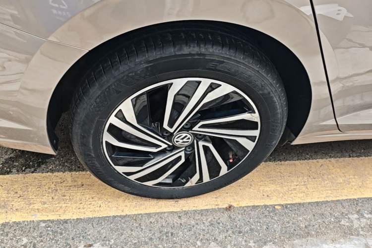 Used Volkswagen Sagitar 2021 280TSI DSG 30th Anniversary Edition Right Rear Wheel Hub