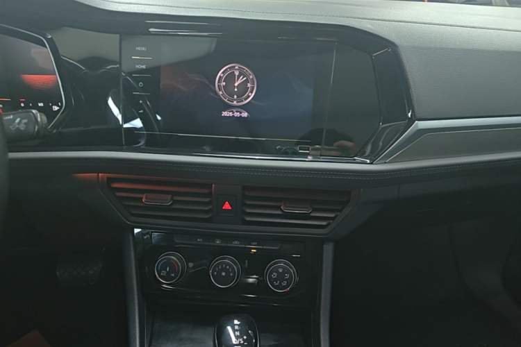 Used Volkswagen Sagitar 2021 280TSI DSG Comfort Connect Edition Audio And AC Panel
