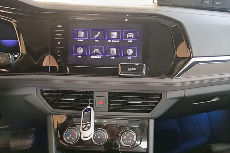 Used Volkswagen Sagitar 2021 280TSI DSG Excellence Edition Audio And AC Panel