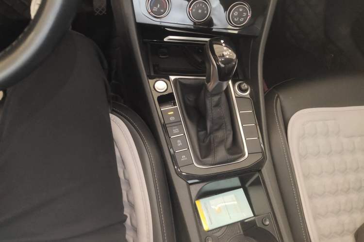 Used Volkswagen Sagitar 2021 280TSI DSG Comfort Connect Edition Audio And AC Panel