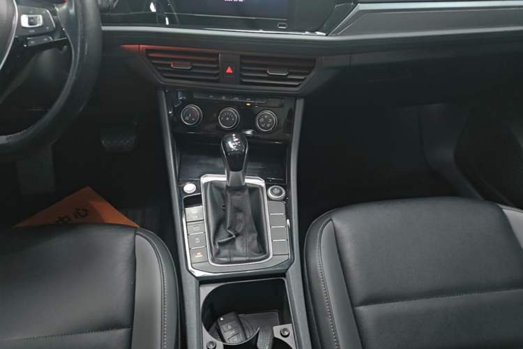 Used Volkswagen Sagitar 2021 280TSI DSG Comfort Connect Edition Gear Lever