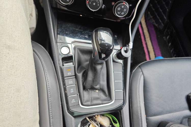 Used Volkswagen Sagitar 2021 280TSI DSG Comfort Connect Edition Gear Lever