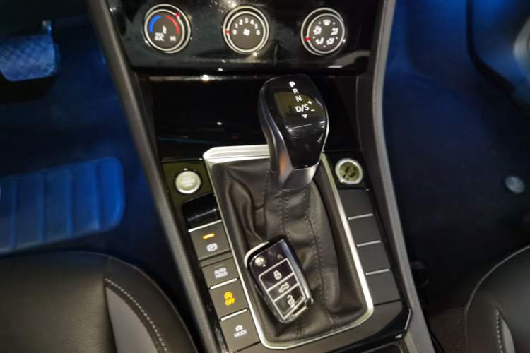 Used Volkswagen Sagitar 2021 280TSI DSG Excellence Edition Gear Lever