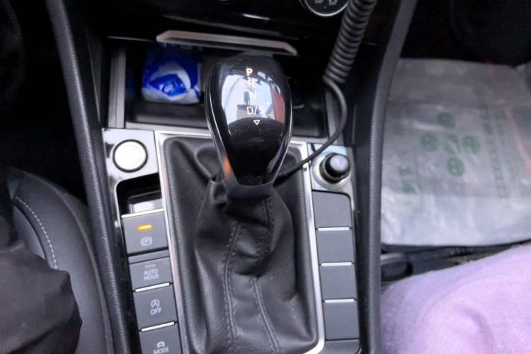 Used Volkswagen Sagitar 2021 280TSI DSG Comfort Connect Edition Gear Lever