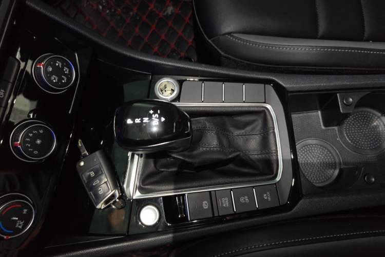 Used Volkswagen Sagitar 2021 280TSI DSG Comfort Connect Edition Gear Lever