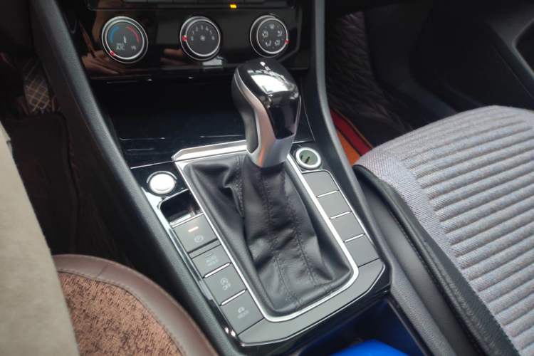 Used Volkswagen Sagitar 2021 200TSI DSG Excellence Edition Gear Lever