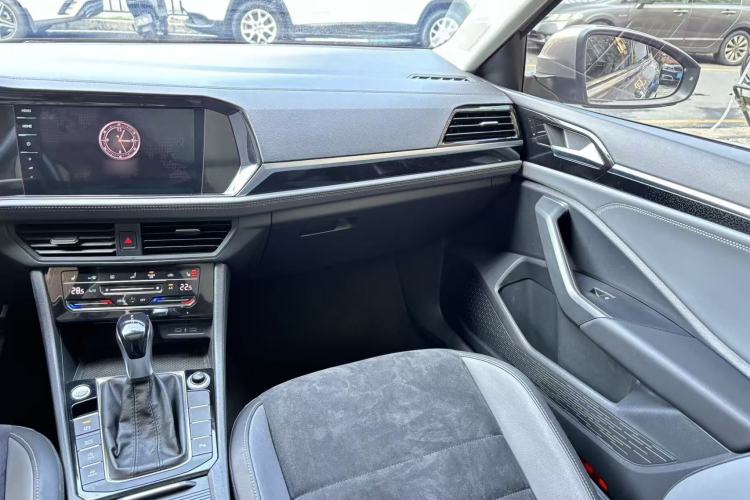 Used Volkswagen Sagitar 2021 280TSI DSG Luxury Smart Connectivity Edition Interior 4