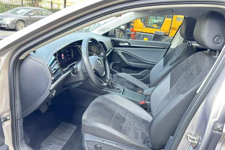Used Volkswagen Sagitar 2021 280TSI DSG Luxury Smart Connectivity Edition Interior 6