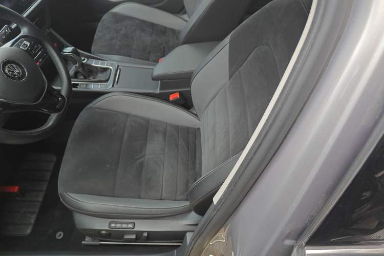 Used Volkswagen Sagitar 2021 280TSI DSG Luxury Smart Connectivity Edition Left Front Seat