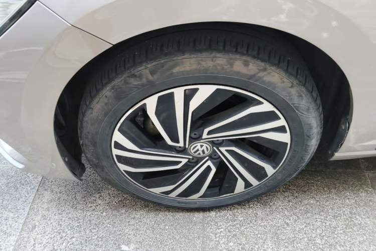 Used Volkswagen Sagitar 2021 280TSI DSG Excellence Edition Left Front Wheel Hub