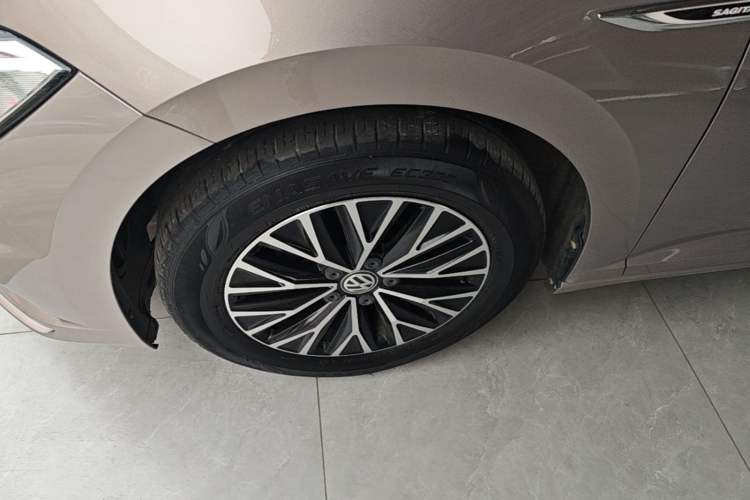 Used Volkswagen Sagitar 2021 200TSI DSG Comfort Connect Edition Left Front Wheel Hub