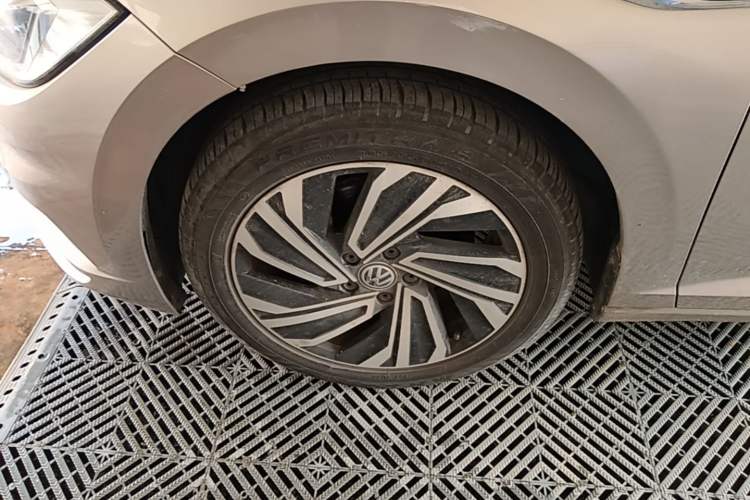 Used Volkswagen Sagitar 2021 280TSI DSG Excellence Edition Left Front Wheel Hub