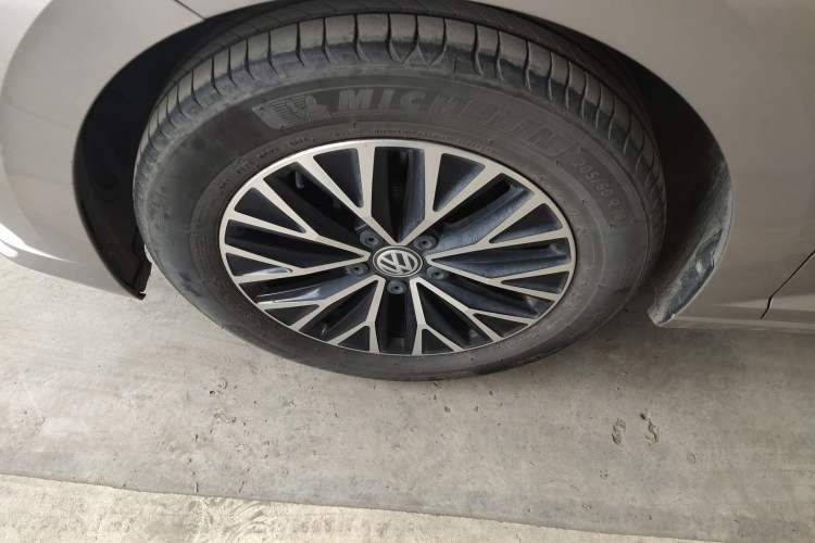 Used Volkswagen Sagitar 2021 280TSI DSG Comfort Connect Edition Left Front Wheel Hub