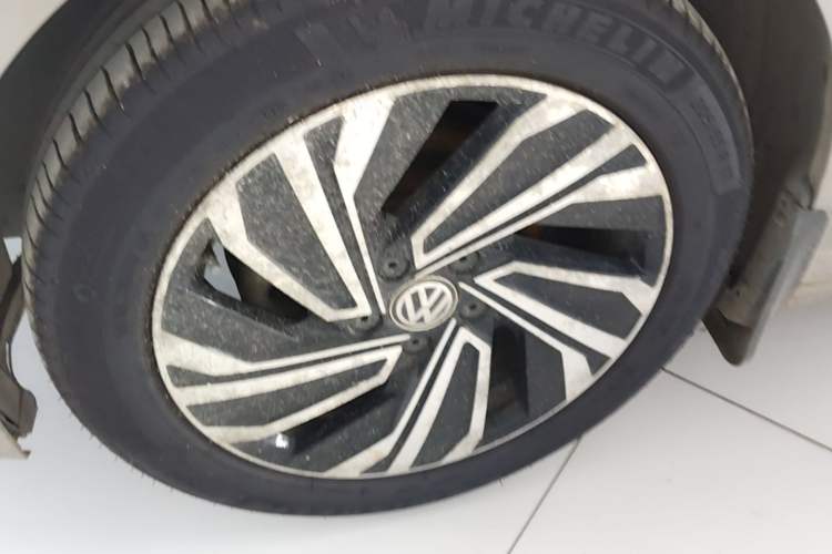 Used Volkswagen Sagitar 2021 280TSI DSG Excellence Edition Left Front Wheel Hub