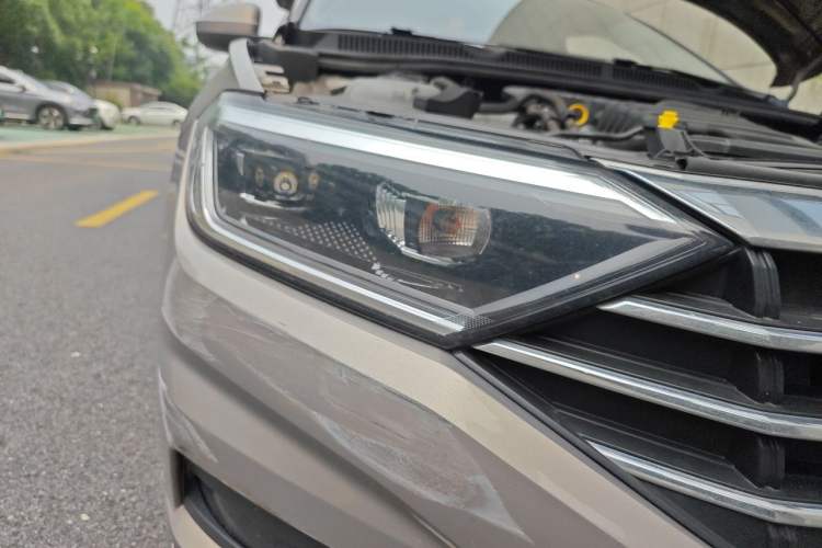 Used Volkswagen Sagitar 2021 280TSI DSG Comfort Connect Edition Right Front Headlight